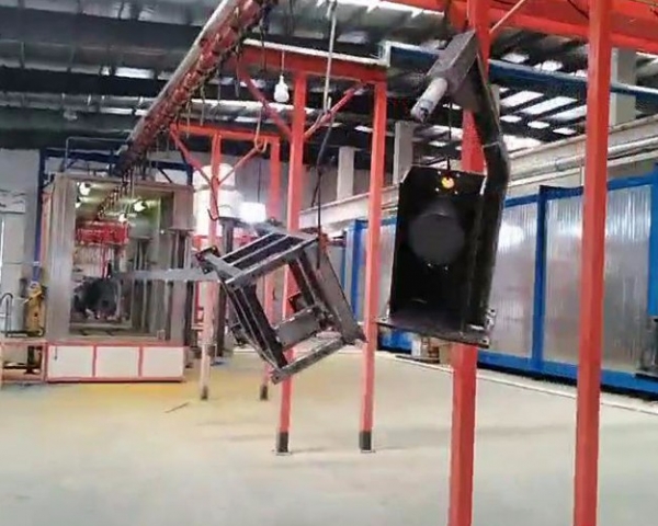 張家港上料進(jìn)入自動手動噴漆視頻展示